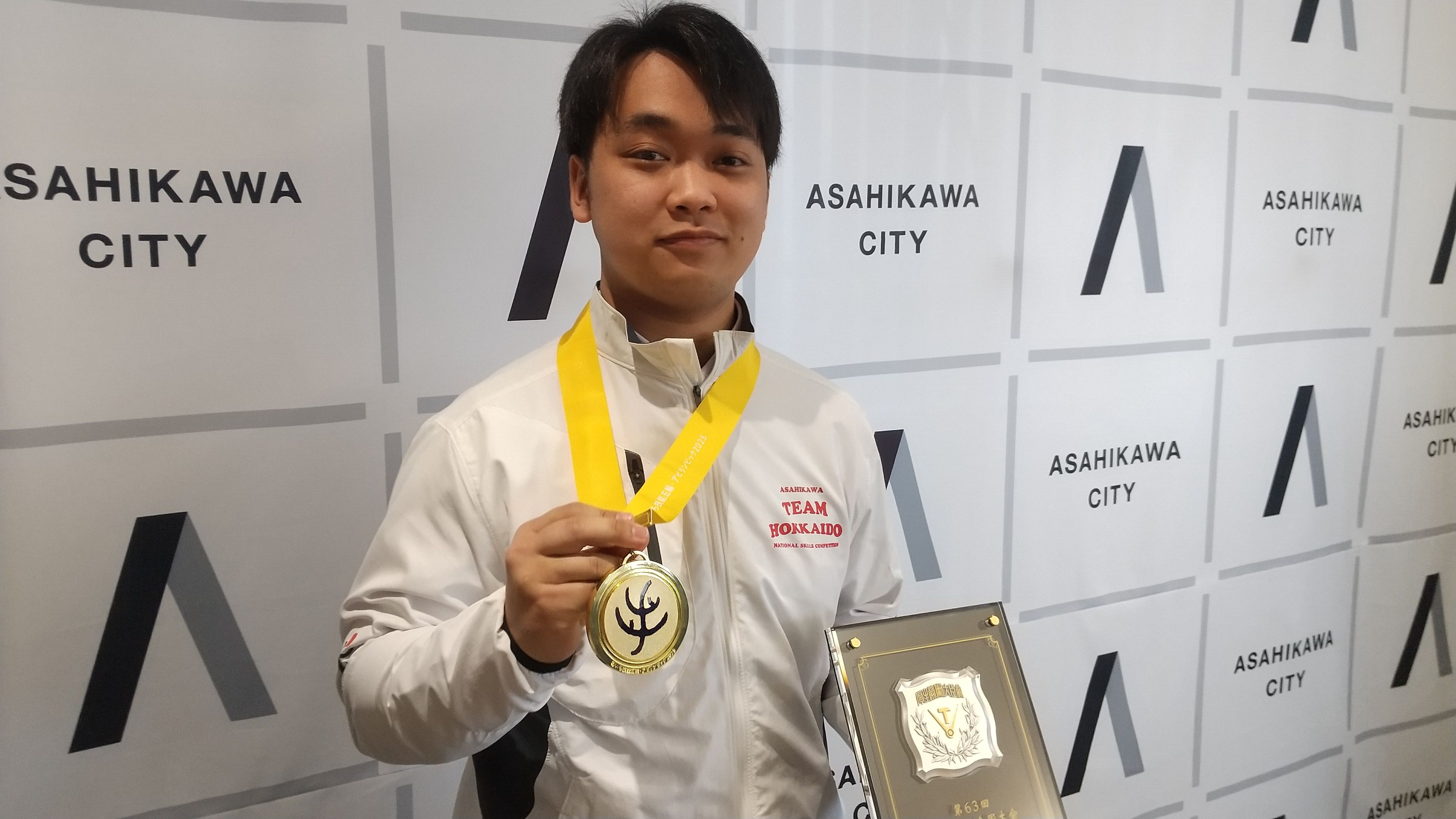 旭川】技能五輪全国大会で道内勢6年ぶりの金賞 家具部門は出場全員入賞