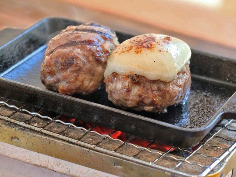札幌から1時間】食材にこだわった「肉屋の本気ハンバーグ」築100年の古