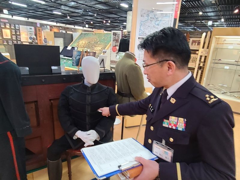 軍服 三式 戦争当時物 第七師団 ゴールデンカムイ 旭川 大尉 階級章 欠品なし 公式